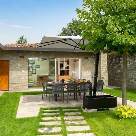 Villa Krisztina 10, Emma Bagnone